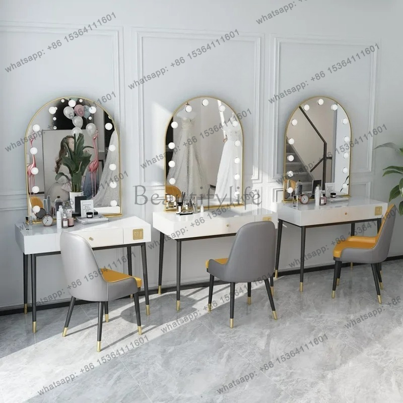 Mesa de maquiagem com espelho  - Beauty And Makeup Studio avaliação e preço