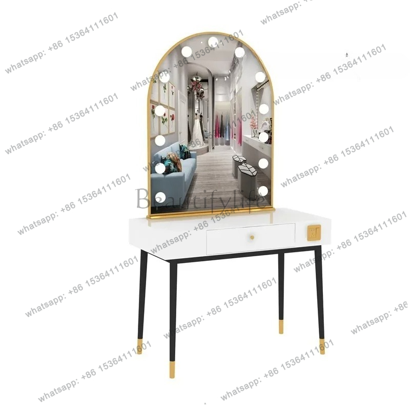 Mesa de maquiagem com espelho  - Beauty And Makeup Studio avaliação e preço